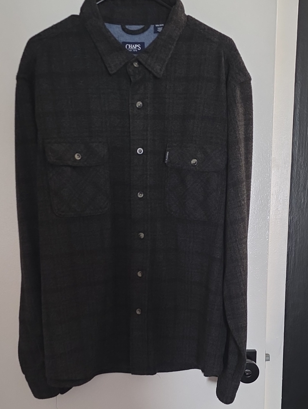 Chaps Men's Dark Gray Plaid Button-Down Shirt